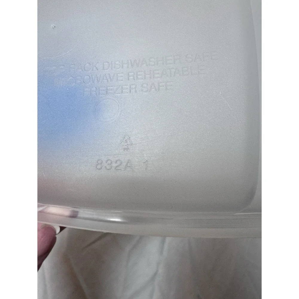 Rubbermaid TakeAlongs Blue Lid Divided Container 832A-1 3.7 Cups Vintage Plastic